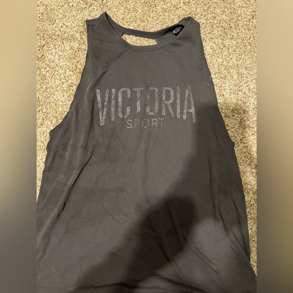 Open back tank VS